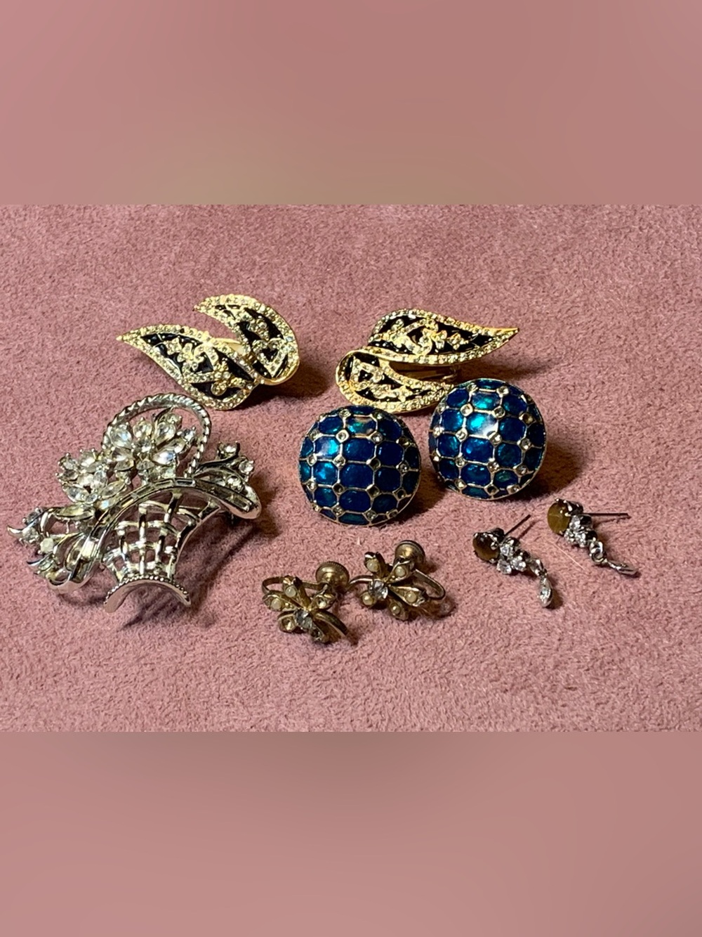 Vintage signature jewelry. Coro & Butler. Rhinestones/Enamel. Brooch & Earrings.